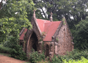 Tiger Hill cemetery gatehouse