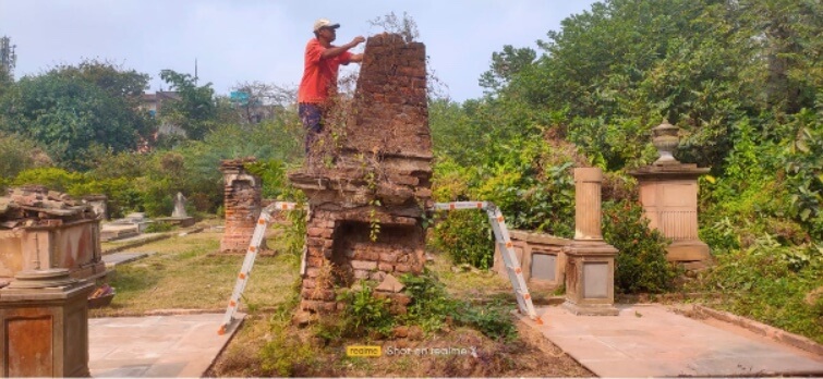 Conservation work at the Scottish Cemetery